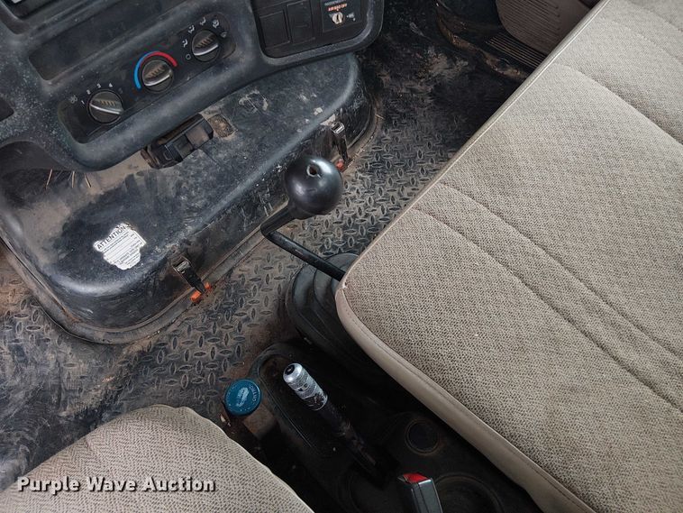 image for item DU3116 2005 GMC C7500 forestry bucket truck