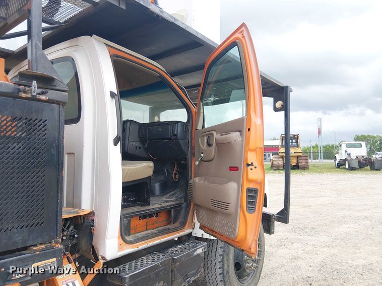 image for item DU3116 2005 GMC C7500 forestry bucket truck