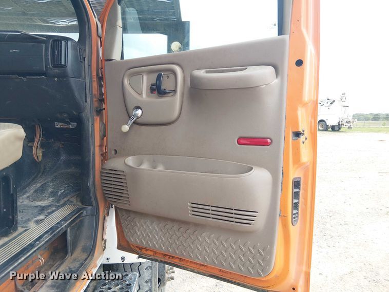 image for item DU3116 2005 GMC C7500 forestry bucket truck