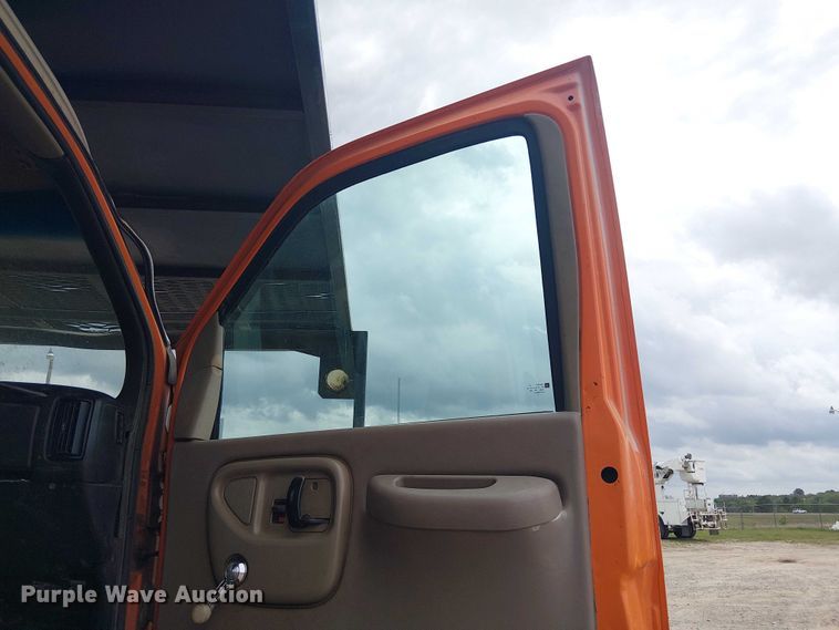 image for item DU3116 2005 GMC C7500 forestry bucket truck