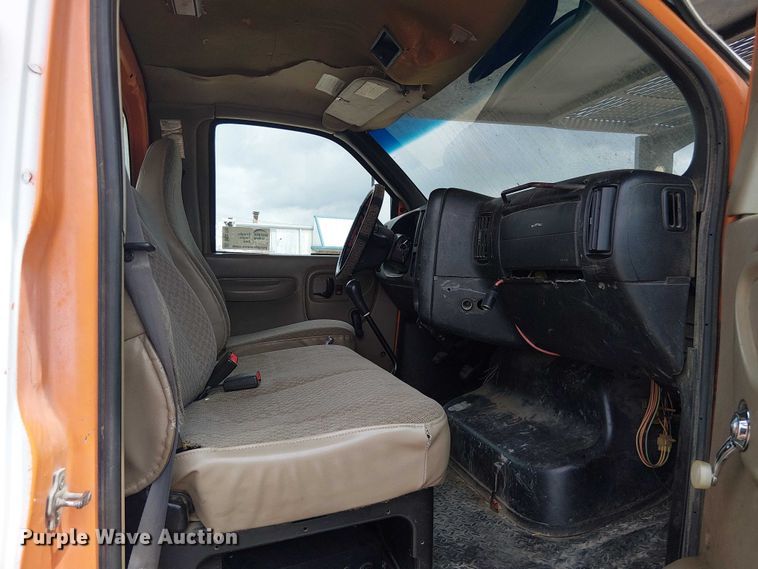 image for item DU3116 2005 GMC C7500 forestry bucket truck