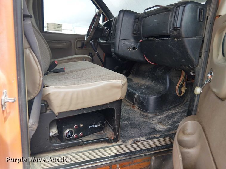 image for item DU3116 2005 GMC C7500 forestry bucket truck