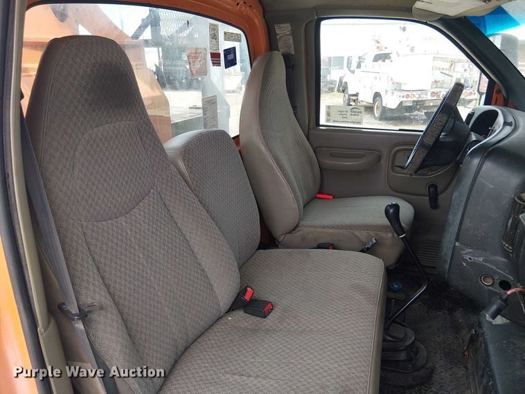 image for item DU3116 2005 GMC C7500 forestry bucket truck