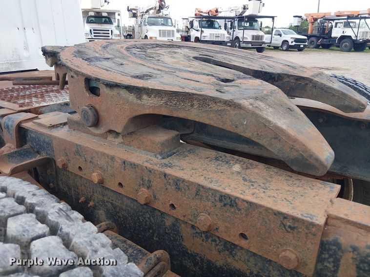 image for item DU3117 1993 International 4900 semi truck