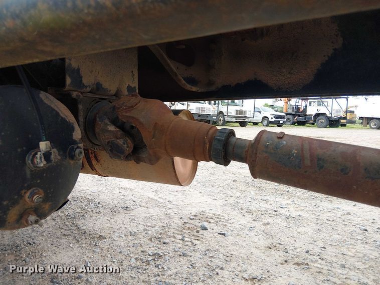 image for item DU3117 1993 International 4900 semi truck