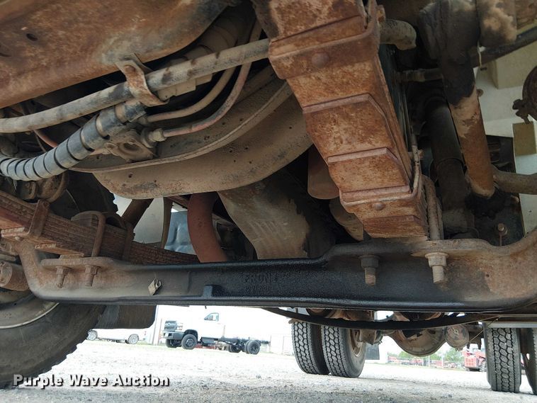 image for item DU3117 1993 International 4900 semi truck