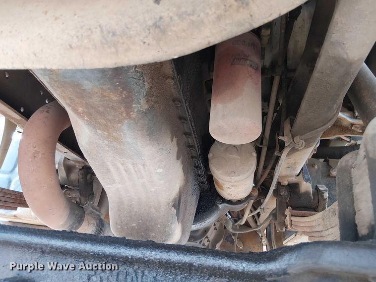 image for item DU3117 1993 International 4900 semi truck