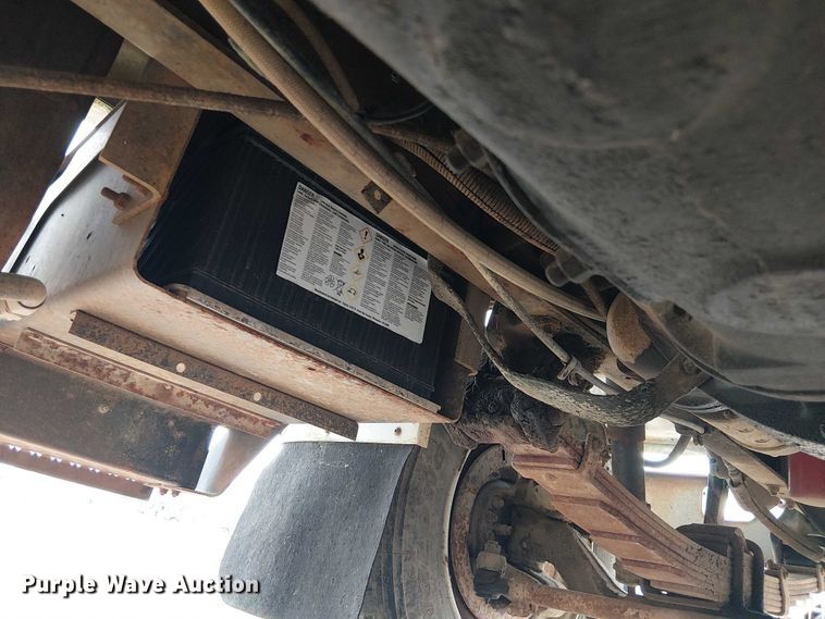 image for item DU3117 1993 International 4900 semi truck