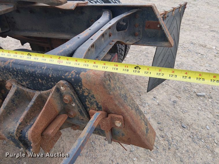 image for item DU3117 1993 International 4900 semi truck