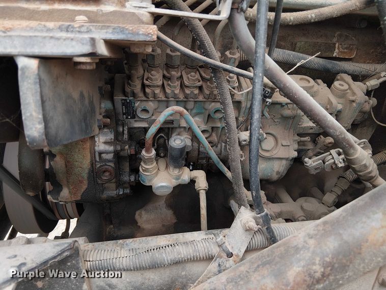 image for item DU3117 1993 International 4900 semi truck