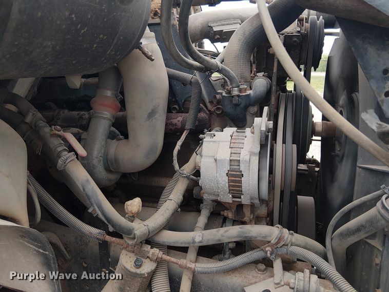 image for item DU3117 1993 International 4900 semi truck