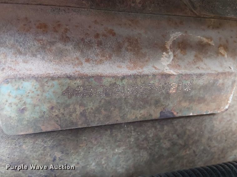 image for item DU3117 1993 International 4900 semi truck