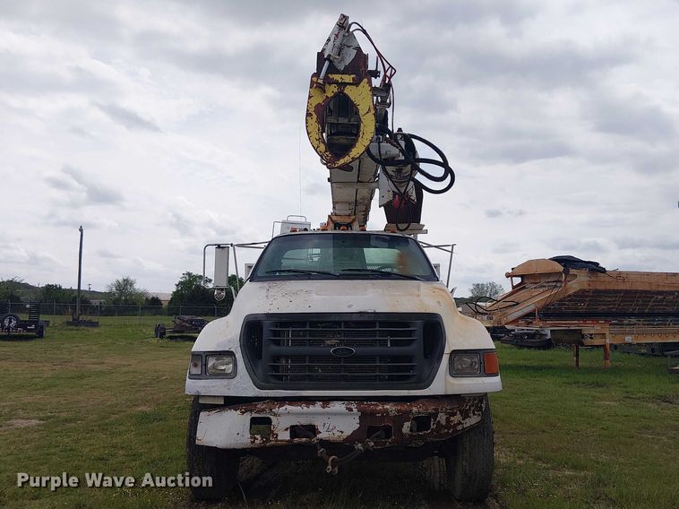 image for item DU3118 2000 Ford F750 digger derrick truck