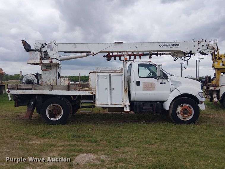 image for item DU3118 2000 Ford F750 digger derrick truck