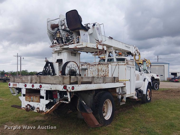 image for item DU3118 2000 Ford F750 digger derrick truck