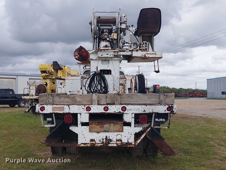 image for item DU3118 2000 Ford F750 digger derrick truck