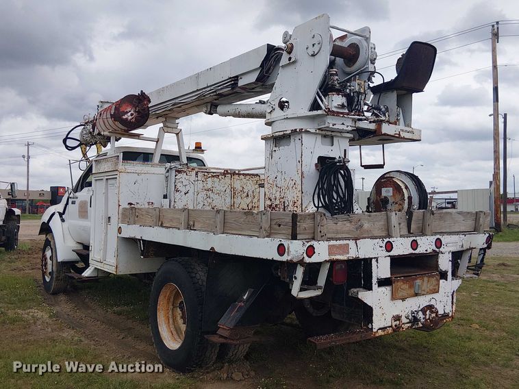 image for item DU3118 2000 Ford F750 digger derrick truck