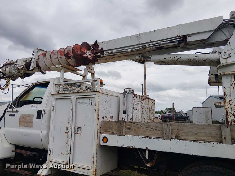 image for item DU3118 2000 Ford F750 digger derrick truck
