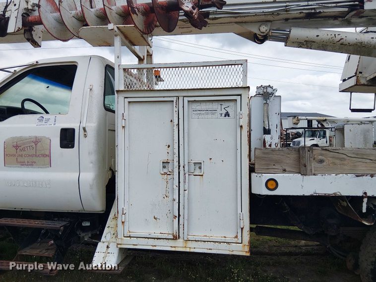 image for item DU3118 2000 Ford F750 digger derrick truck