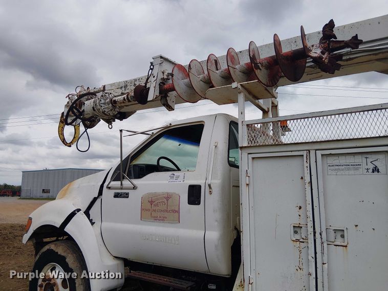 image for item DU3118 2000 Ford F750 digger derrick truck