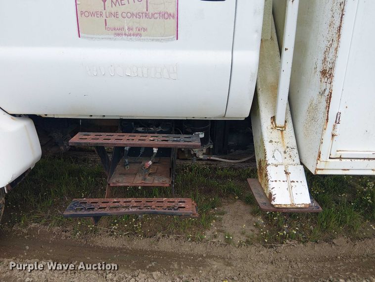 image for item DU3118 2000 Ford F750 digger derrick truck