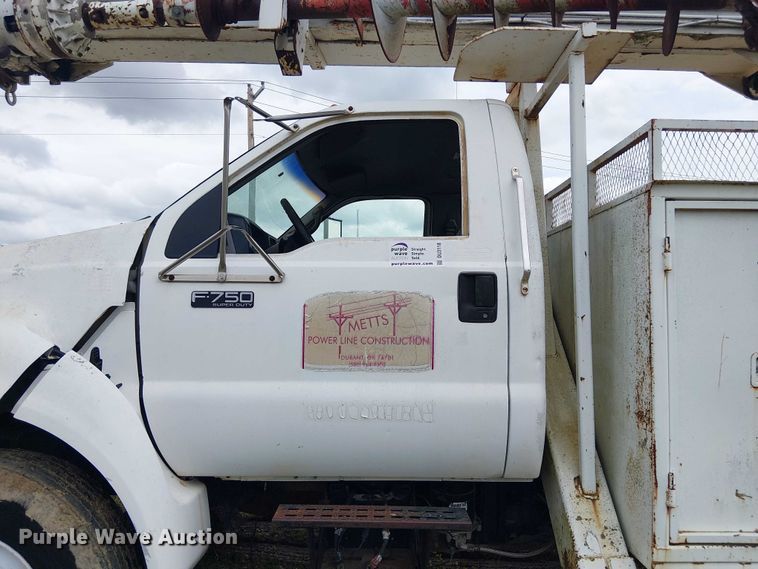 image for item DU3118 2000 Ford F750 digger derrick truck