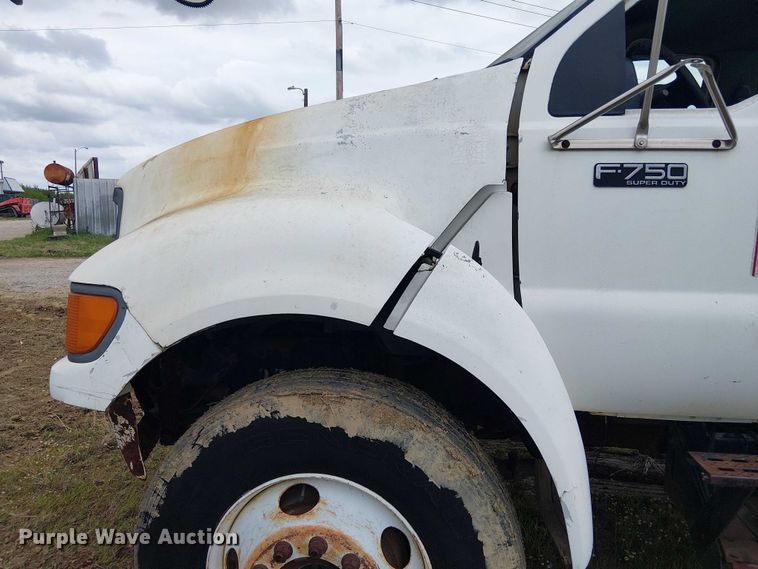 image for item DU3118 2000 Ford F750 digger derrick truck