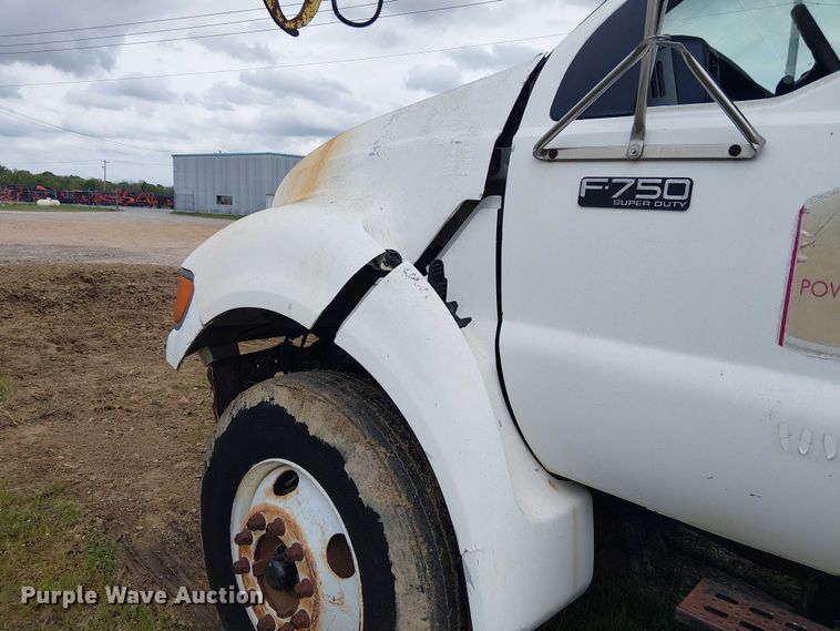 image for item DU3118 2000 Ford F750 digger derrick truck