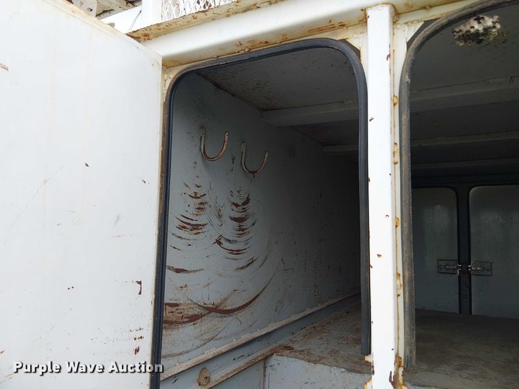 image for item DU3118 2000 Ford F750 digger derrick truck