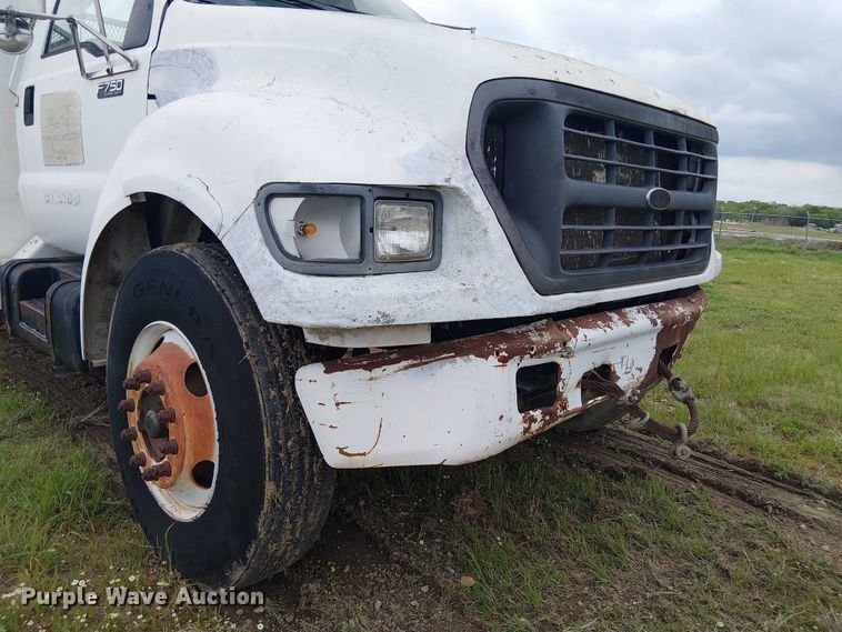 image for item DU3118 2000 Ford F750 digger derrick truck