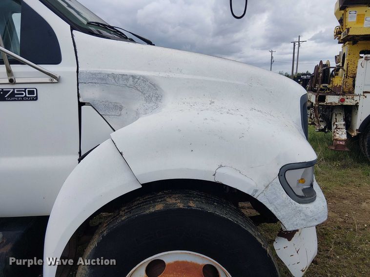 image for item DU3118 2000 Ford F750 digger derrick truck