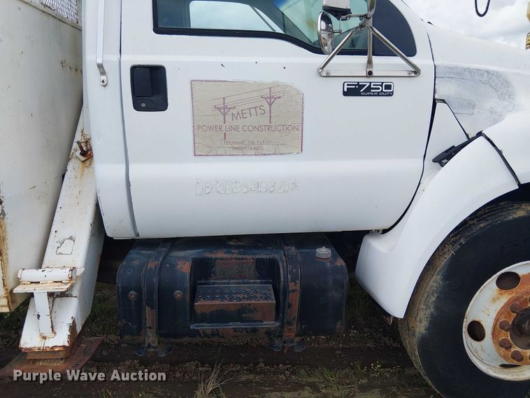 image for item DU3118 2000 Ford F750 digger derrick truck