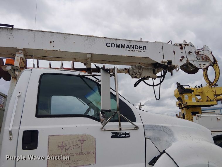 image for item DU3118 2000 Ford F750 digger derrick truck