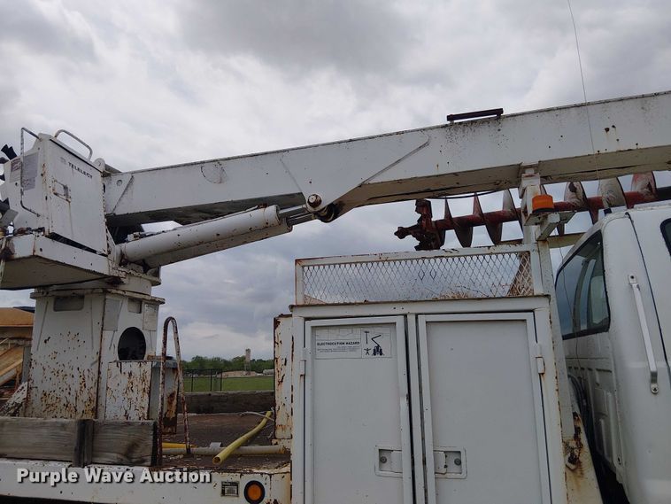 image for item DU3118 2000 Ford F750 digger derrick truck