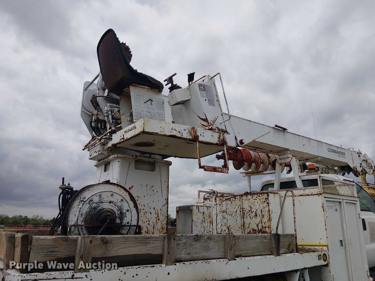 image for item DU3118 2000 Ford F750 digger derrick truck