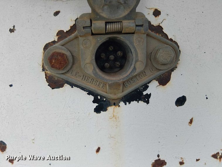 image for item DU3118 2000 Ford F750 digger derrick truck