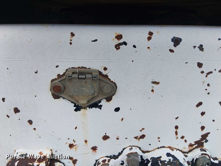 image for item DU3118 2000 Ford F750 digger derrick truck