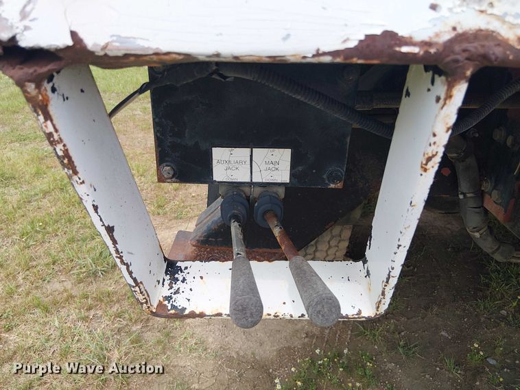 image for item DU3118 2000 Ford F750 digger derrick truck