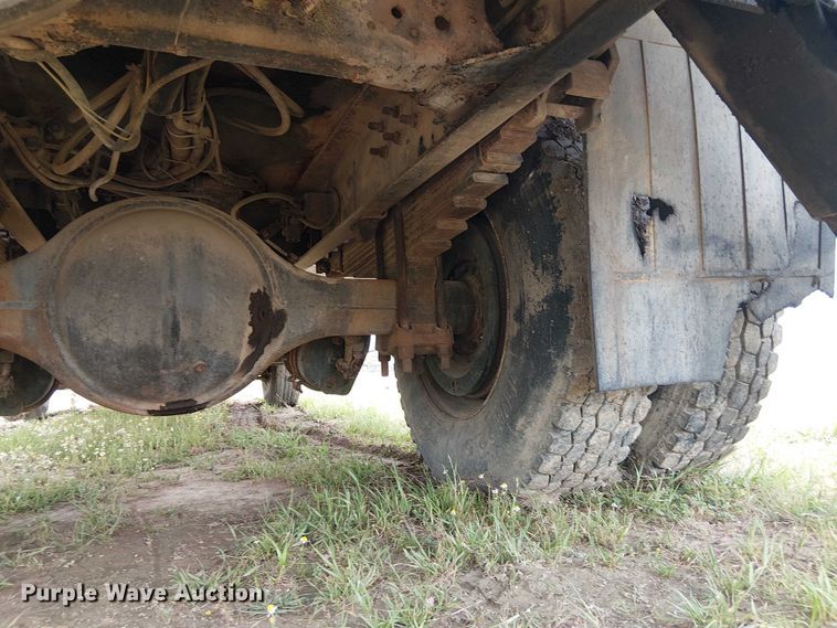 image for item DU3118 2000 Ford F750 digger derrick truck