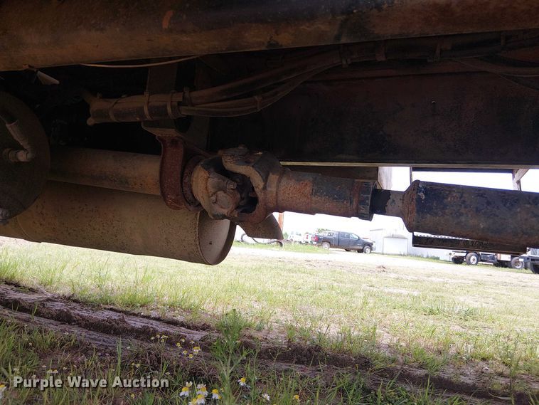 image for item DU3118 2000 Ford F750 digger derrick truck