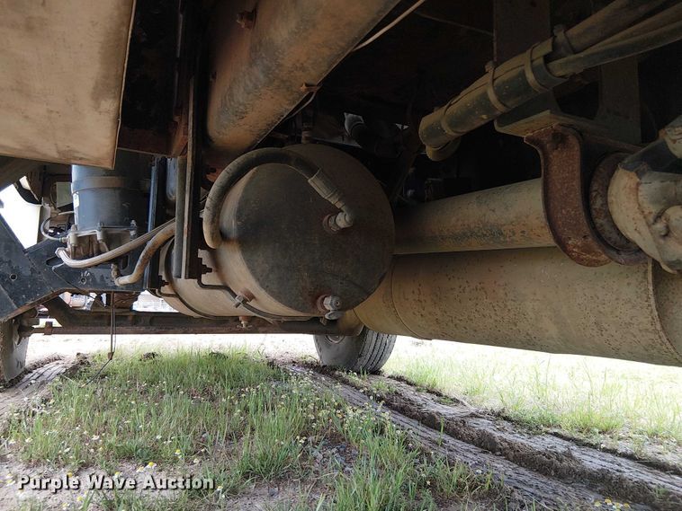 image for item DU3118 2000 Ford F750 digger derrick truck