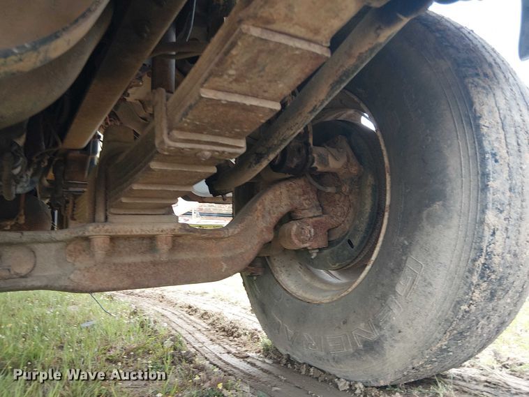 image for item DU3118 2000 Ford F750 digger derrick truck