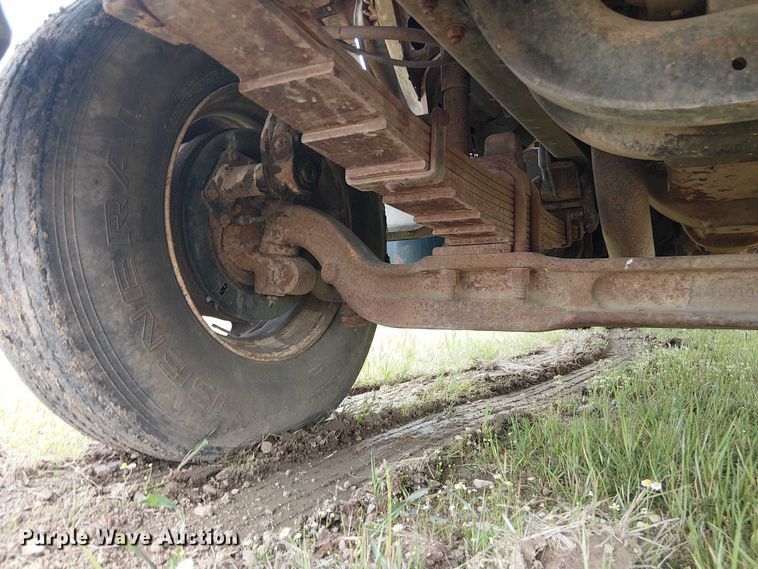 image for item DU3118 2000 Ford F750 digger derrick truck