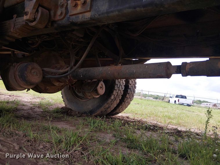 image for item DU3118 2000 Ford F750 digger derrick truck