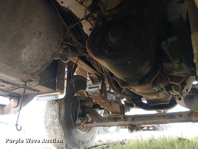 image for item DU3118 2000 Ford F750 digger derrick truck