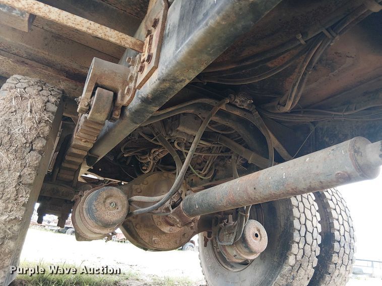 image for item DU3118 2000 Ford F750 digger derrick truck