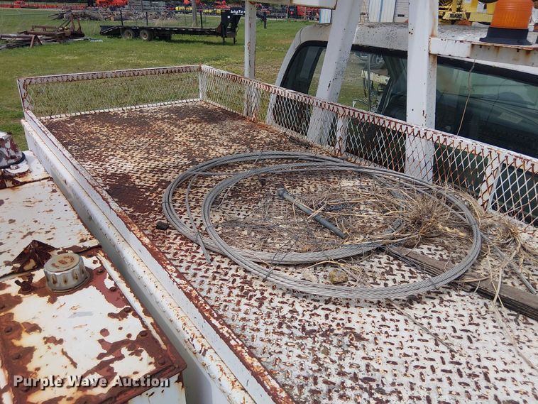 image for item DU3118 2000 Ford F750 digger derrick truck