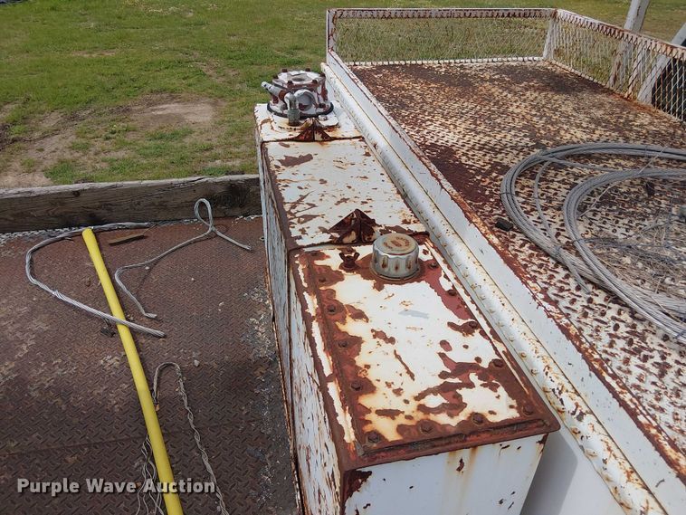 image for item DU3118 2000 Ford F750 digger derrick truck