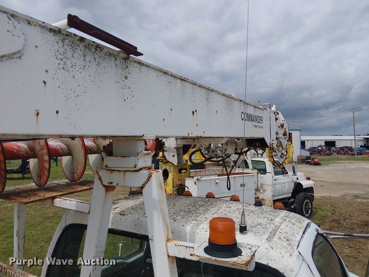 image for item DU3118 2000 Ford F750 digger derrick truck