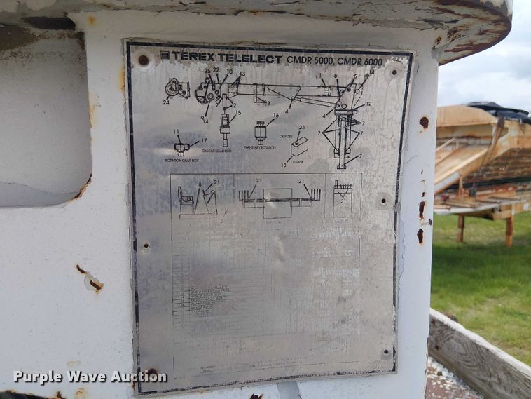 image for item DU3118 2000 Ford F750 digger derrick truck